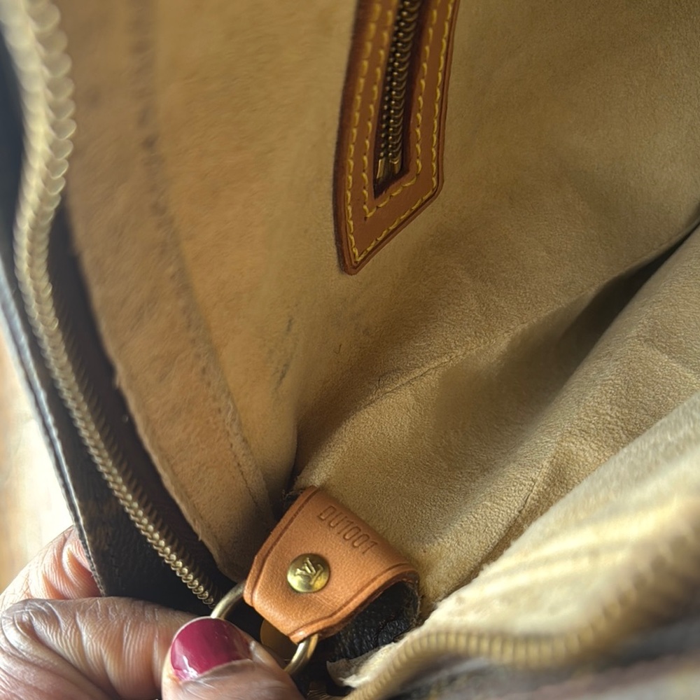 Louis Vuitton Monogram Tote Bag - Picture 6 of 7